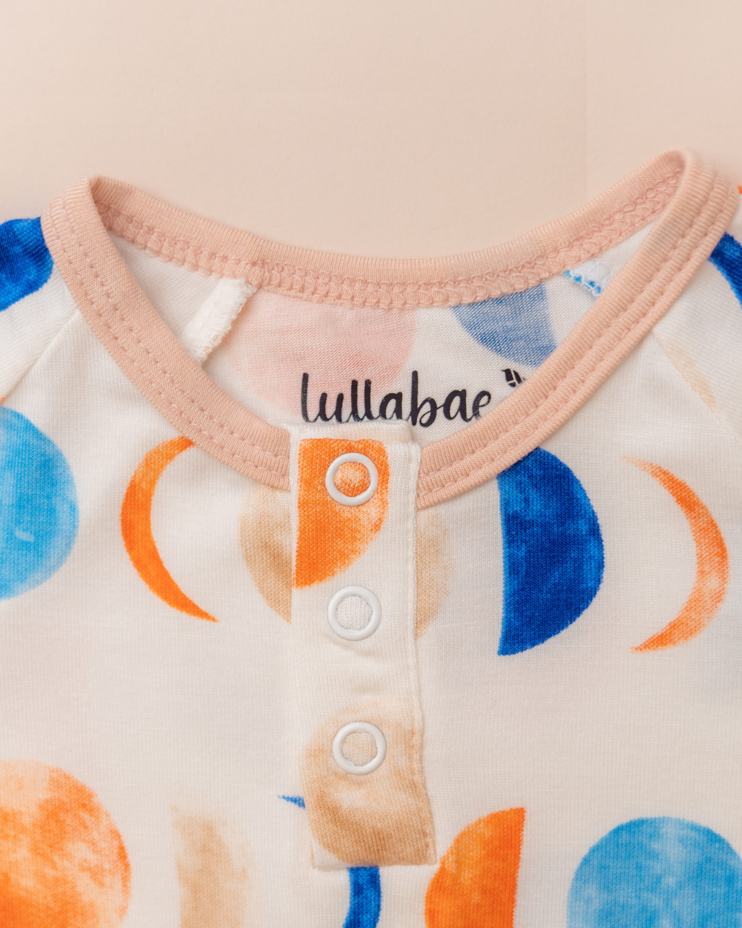 Shortie in Lune with Peach Trim